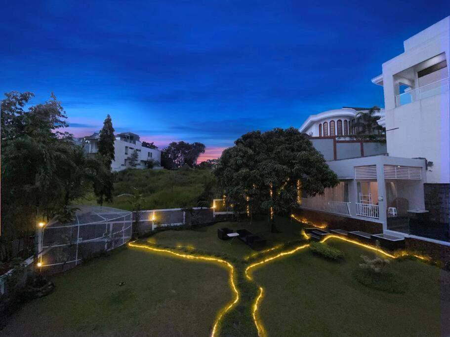 Tropical Villa By Villapedia Citaringgul Exterior photo
